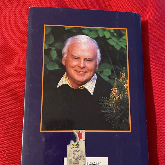 Dark Harbor Stone Barrington Novel Book - Picture 4 of 8